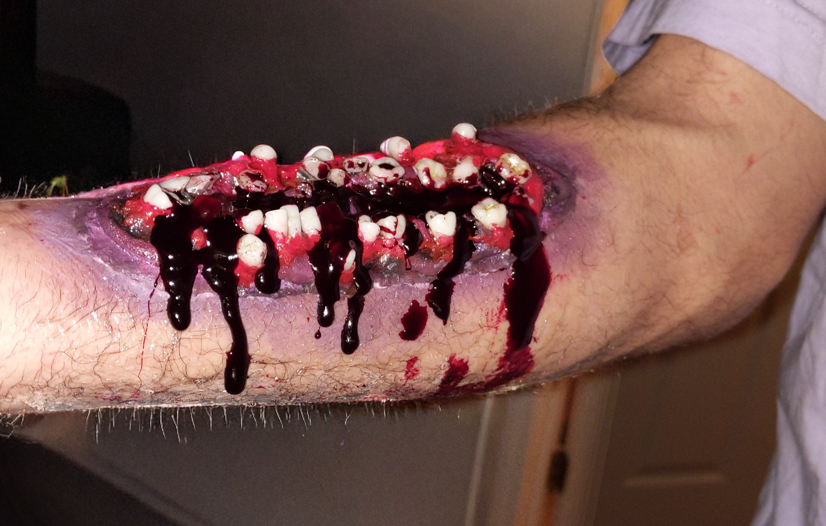 Teeth arm makeup effect
